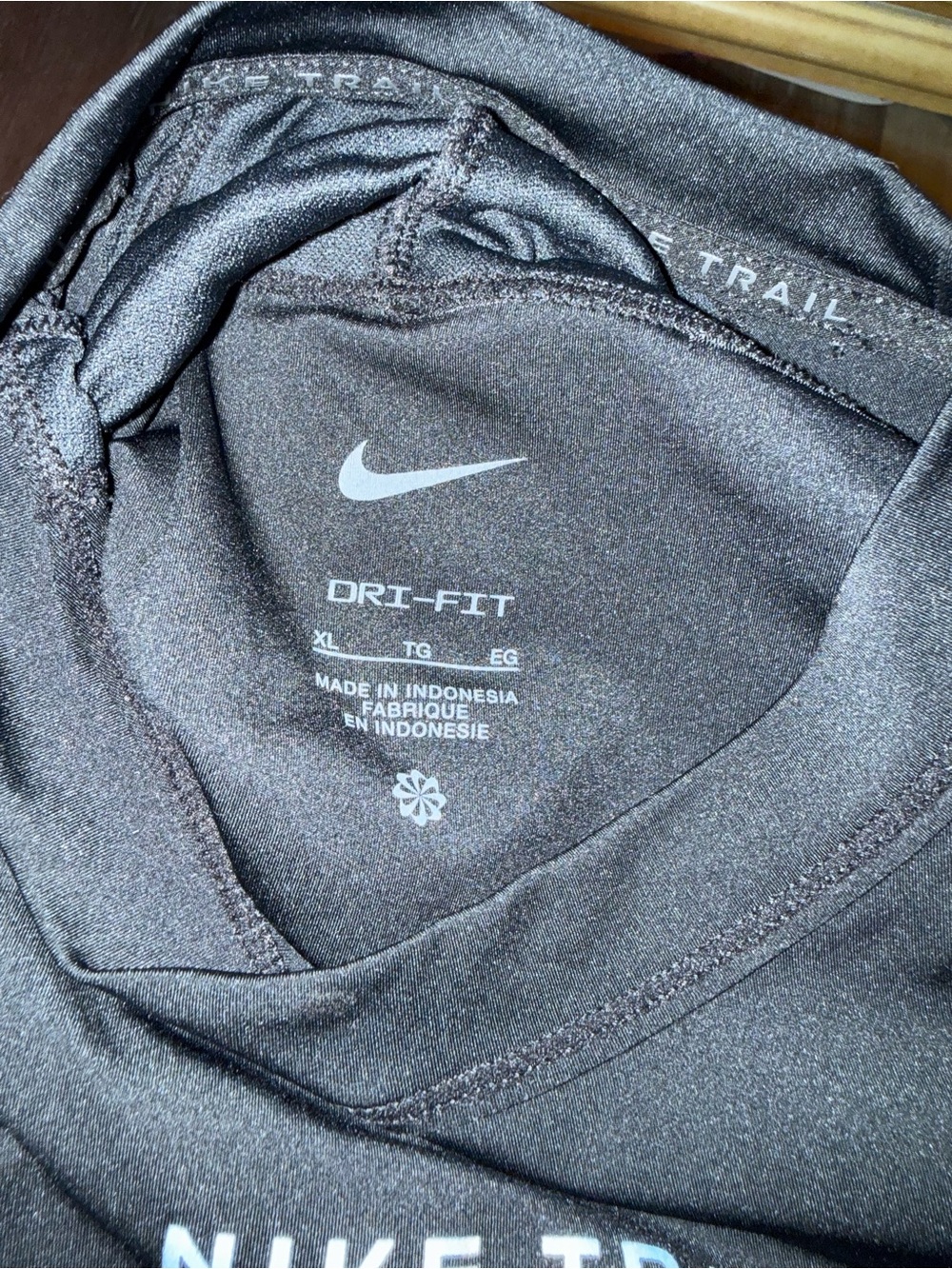 Nike Black Trail Textured Long Sleeve Performance Top - Picture 3 of 3